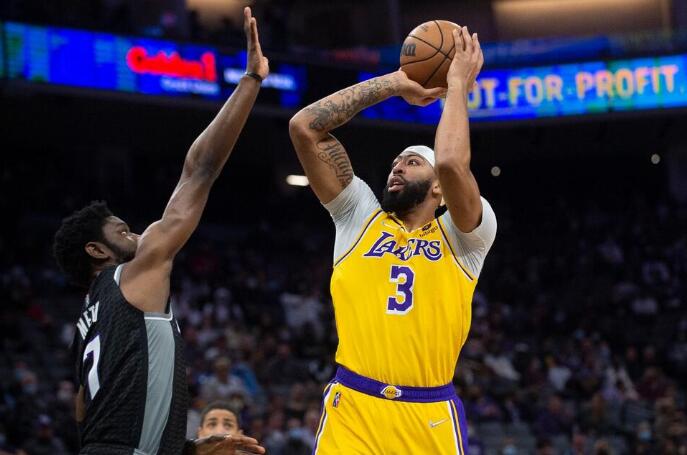 Lakers Overcome James’ Absence to Beat Kings 117-92