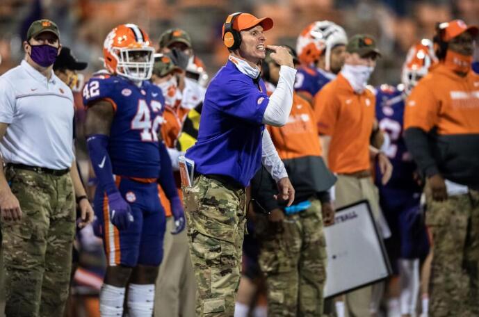 Oklahoma Hires Clemson’s Brent Venables to Replace Riley