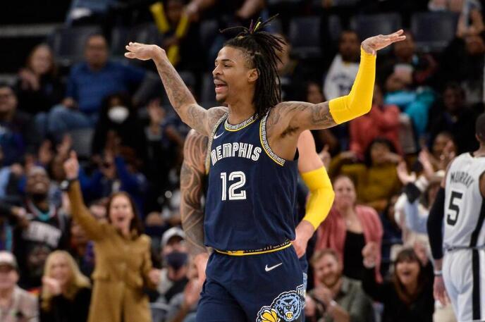 Morant Dunks Over 7-Footer, Scores 52 as Grizzlies Top Spurs