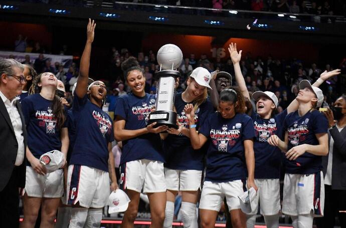 No. 6 UConn Wins 20th Big East Title, Tops Villanova 70-40