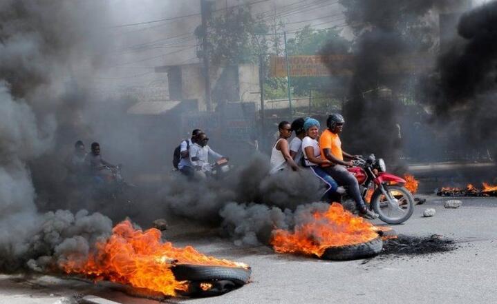 Haiti gang violence: UN votes to ban small arms sales