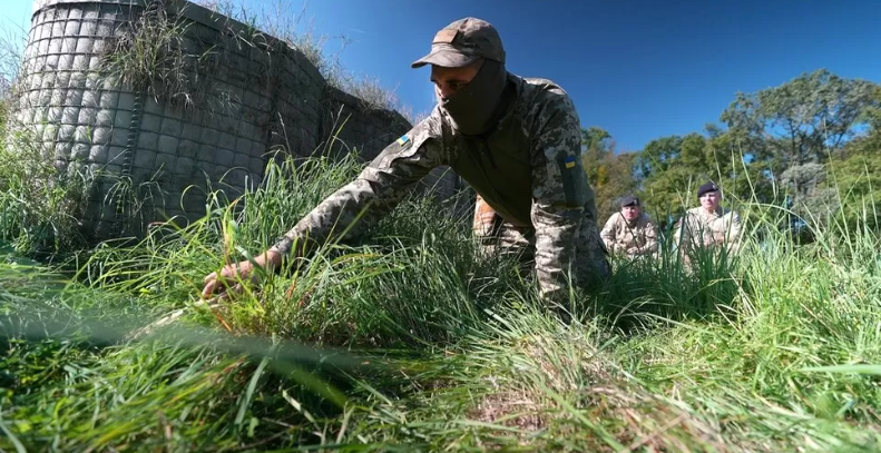 Ukraine war: Training to clear the world’s most heavily mined country